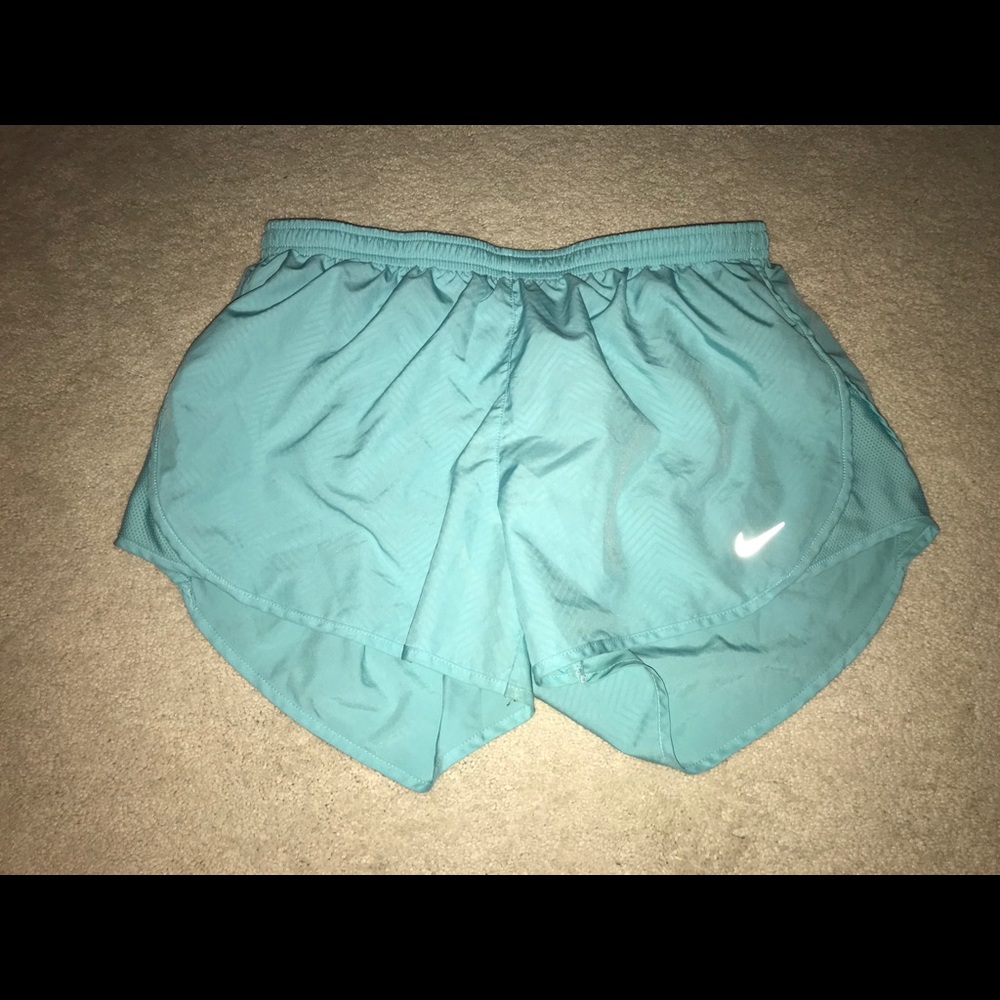 SOLD🎄☃️ NIKE RUNNING SHORTS - Picture 1 of 3